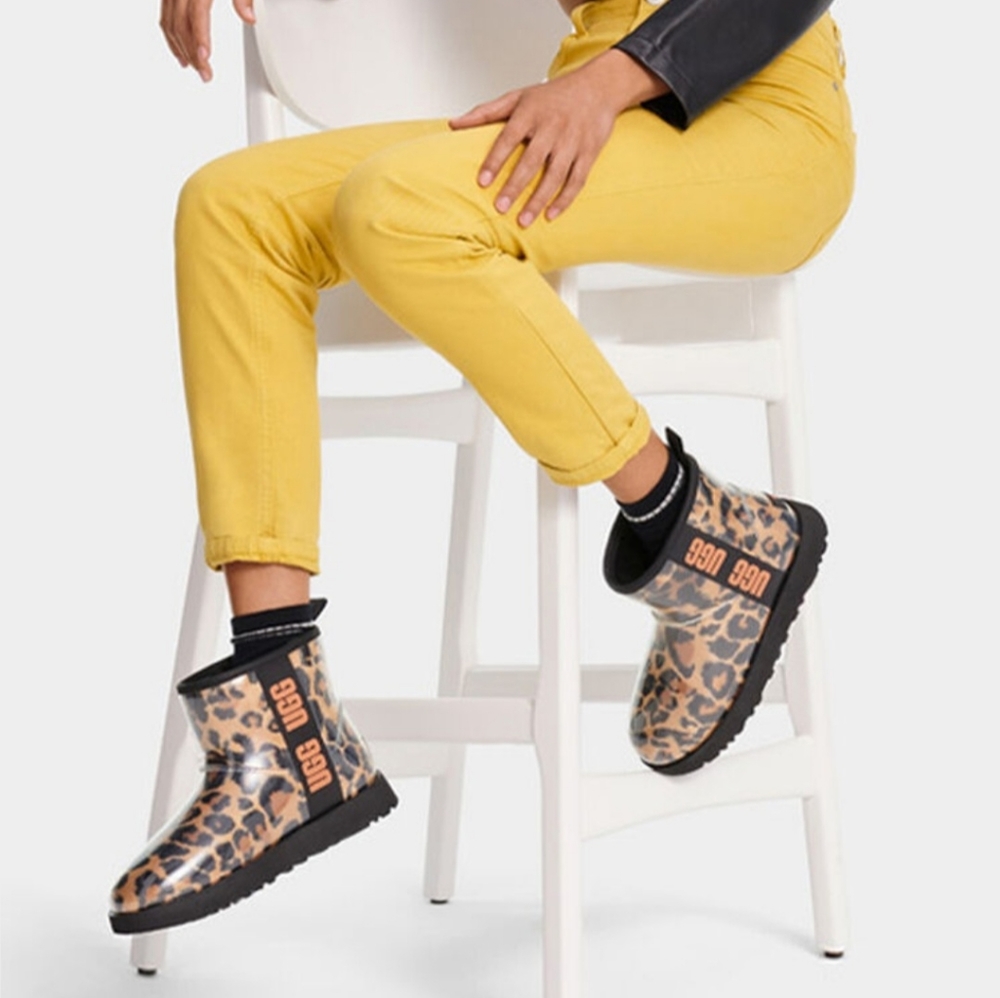NWT UGG Mini Panther